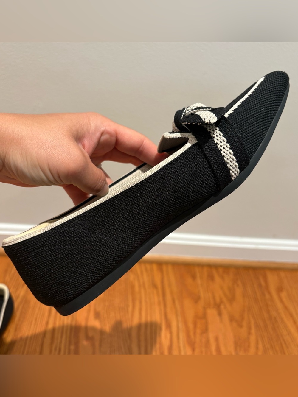 Vivaia Pointed-Toe Bow Loafers (Michelle 2.0) Size 37.5‎ - Picture 4 of 12